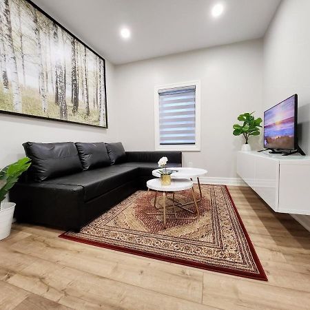 The Cozy Cove Modern King-Bedroom Full Apartment Sainte-Catherine Exterior foto